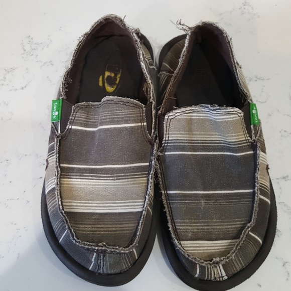 boys sanuk shoes